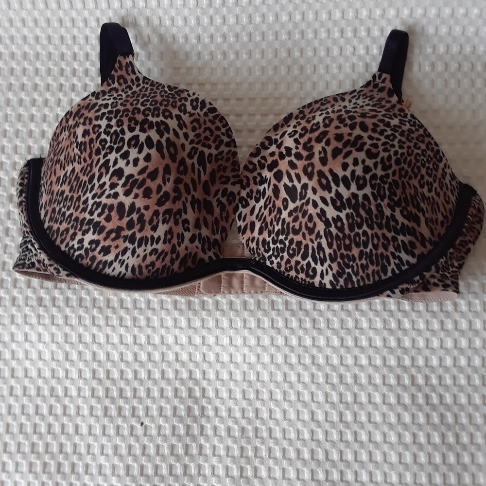 Very sexy victoria secret pushup bra